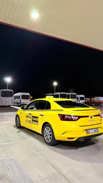Viranşehir Taksi aracı gece görünümü